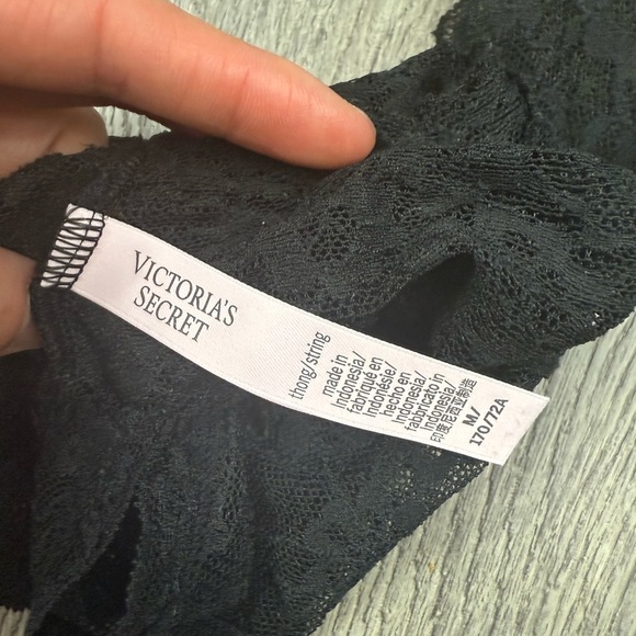 VS Black Lace Thong - Picture 9 of 10